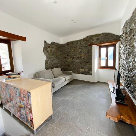 Вилла Independent Stone House With Lake View Муссо Экстерьер фото