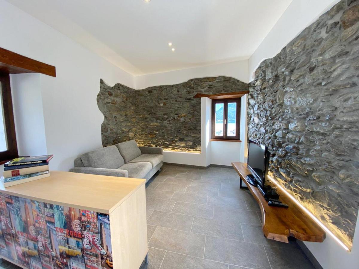 Вилла Independent Stone House With Lake View Муссо Экстерьер фото